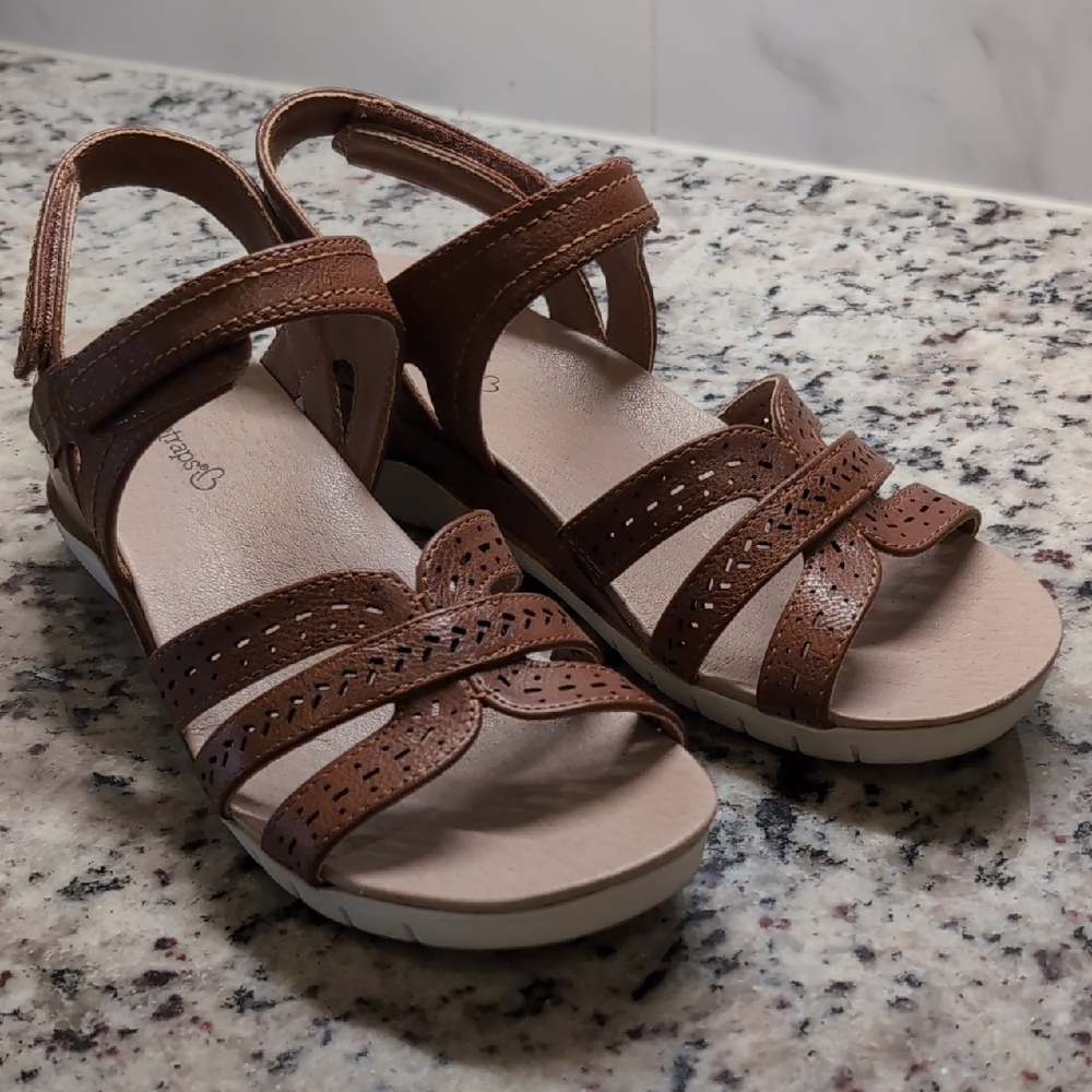 BareTraps Tan Leather Sandals